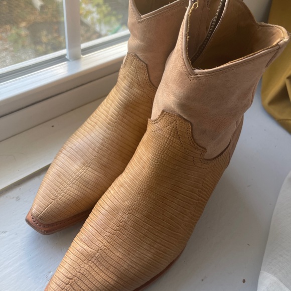 SOLD Tecovas Daisy boots in Sand Relic lizard limited edition sold out - Picture 2 of 6